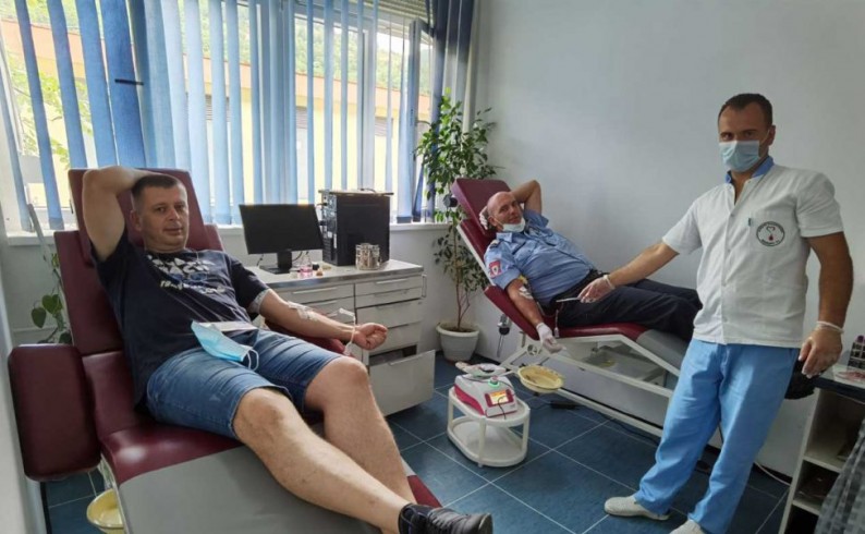 Krv darovalo 20 pripadnika PU Foča