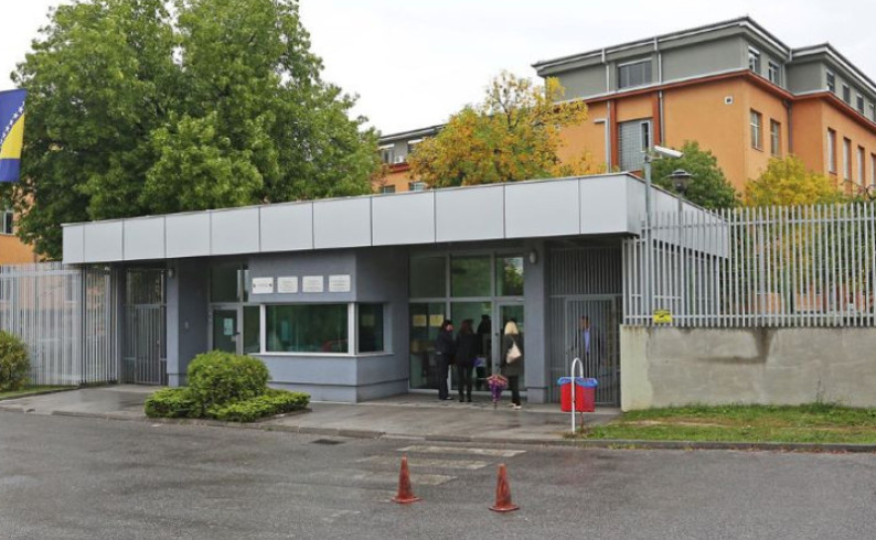 Stojanović svjedočio kako mu je supruga ubijena dok su bježali pred napadom na Jošanicu