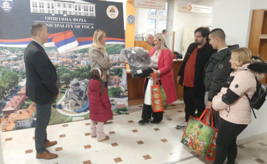 U ovoj godini podijeljeno 100 poklon paketa i 95 autosjedalica za bebe