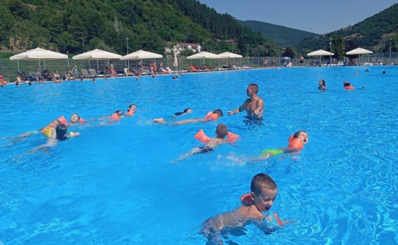 Počinje Škola plivanja na fočanskim bazenima